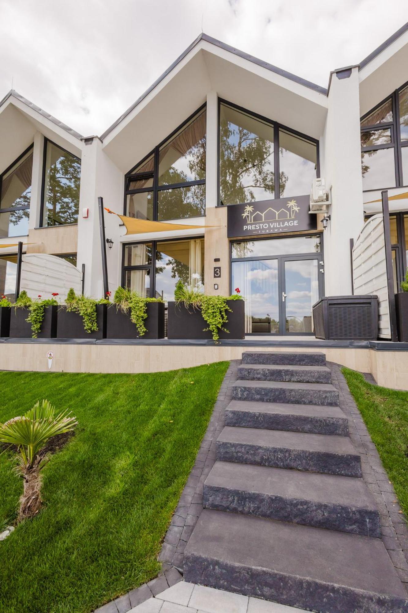 Presto Village Turawa Bagian luar foto