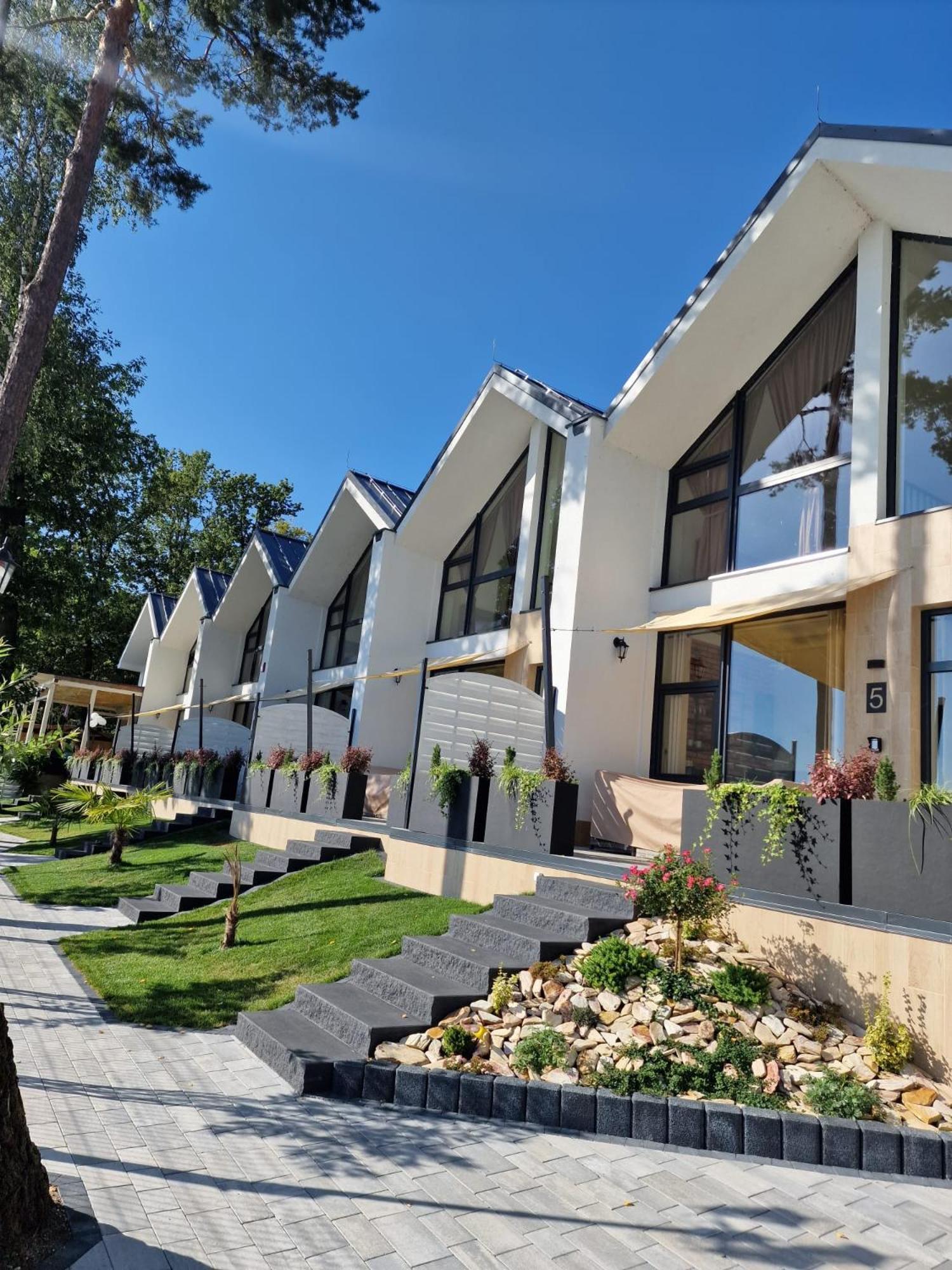 Presto Village Turawa Bagian luar foto